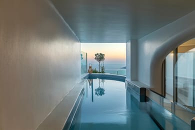 Honeymoon Cave Pool Suite Caldera View