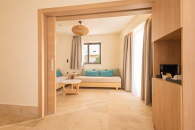 Grand Suite Swim-Up Sharing pool