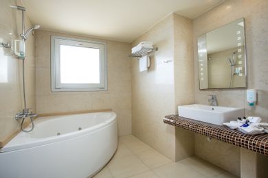 Panoramic Suite with Sea view & Outdoor Jet-bath