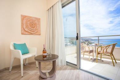 Rose | Deluxe Sea View