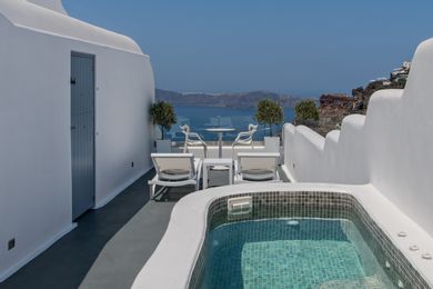 Honeymoon Suite with Hot Tub