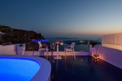 Deluxe Plunge Pool & Indoor Hot Tub Suite