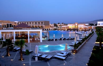 Pelagos Suites Hotel - Image 4