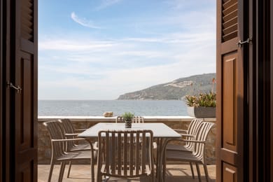 Aura Seafront Villa | Neo Oitylo 23062