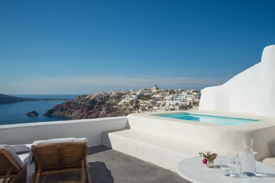 Deluxe Suite with Jacuzzi 