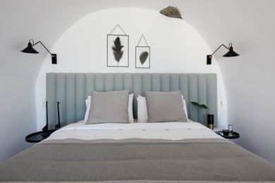 Honeymoon suite with plunge pool and Caldera View