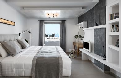 Petit Maison with Private heated Pool and Caldera View