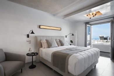 Petit Maison with Private heated Pool and Caldera View