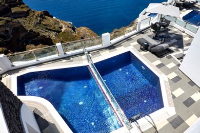 Petit Maison with Private heated Pool and Caldera View