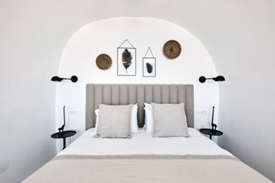 Petit Suite with outdoor heated private Jacuzzi and Caldera View
