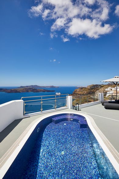 Honeymoon Suite with Private heated  Pool and Caldera View
