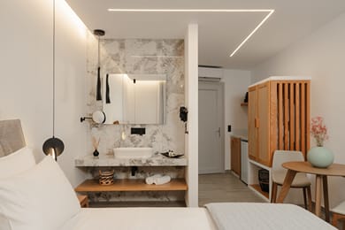 Phaistos Suites - Image 2