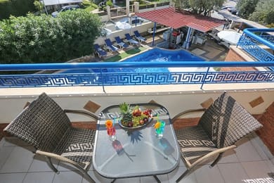 Family Studio Pool View