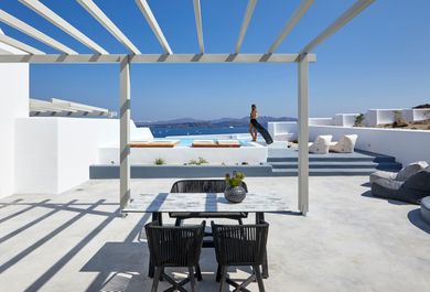 The Eclectic Villa with Heated Infinity Pool – Caldera Sea View