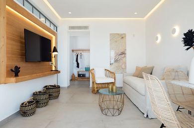 Prestige Suite with Heated Infinity Pool - Caldera Sea View