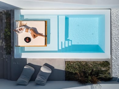 Phōs Signature Suite with Absolute Infinity Heated Pool - Caldera Sea View