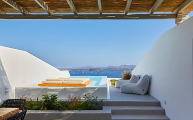 Phōs Signature Suite with Absolute Infinity Heated Pool - Caldera Sea View