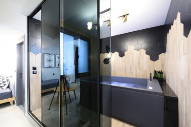 Luxury Suite with Jacuzzi and White Tower View