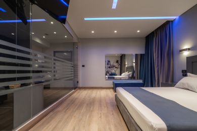 Pines Hotel - Image 2