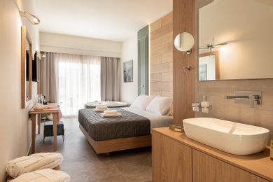 Elia Platanias - Image 4