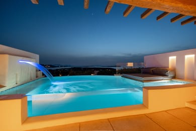 Unique Suite with Infinity Private Pool and Sea View - ANNEX