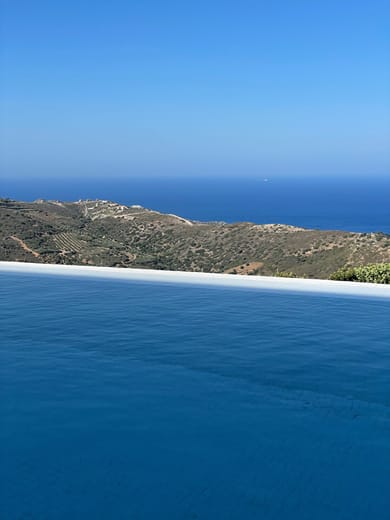 Plethora Luxury Suites - Image 7