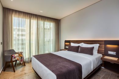 Deluxe (King Bed) City View