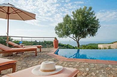 Poikilma Alonissos Villas - Image 4