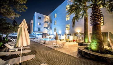 Pollis Hotel - Image 6