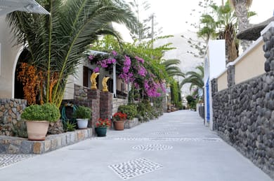 Polydefkis Hotel Santorini - Image 3