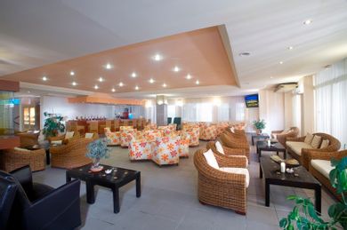 Portes Beach Hotel - Image 5