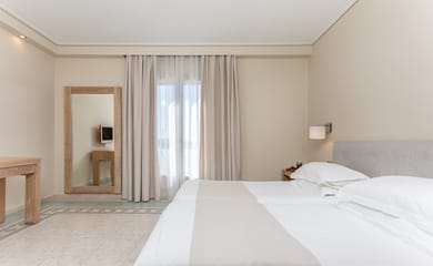 Porto Naxos Hotel - Image 2