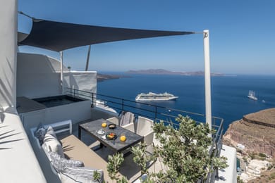 Deluxe Suite with Hot Tub