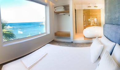 Deluxe Sea View Suite with Jacuzzi