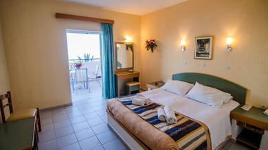 Double or Twin Room Sea View