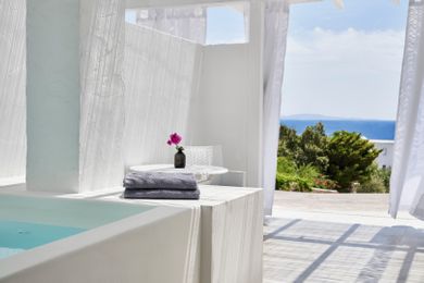 Deluxe Suite with Outdoor Jet Tub