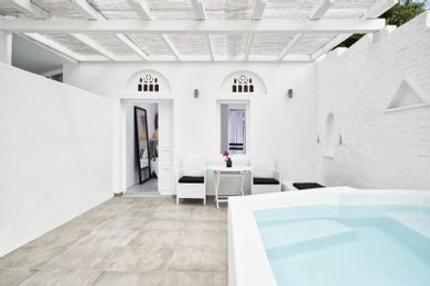 Deluxe Suite with Garden View & Outdoor Jet Tub 35m²