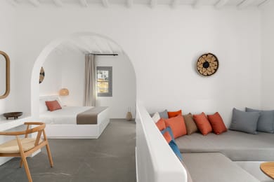 Unique Suite with Outdoor Jet tub & Sea View