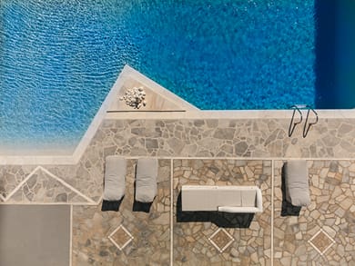 Mr and Mrs White Tinos - Image 4