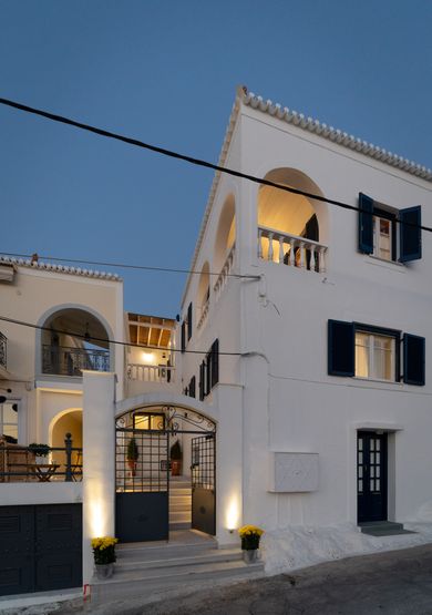 Porto Vecchio Luxury Suites Spetses - Image 7