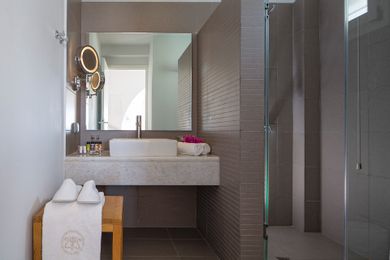 Suite side sea view