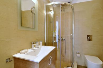 Power Holidays - Image 5