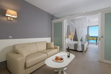 Junior Suite Sharing Pool Sea View