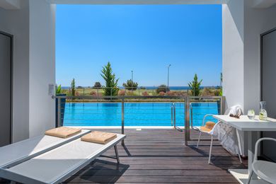 Junior Suite Sharing Pool Sea View