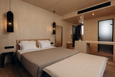 Queen Suite with Spa Bath