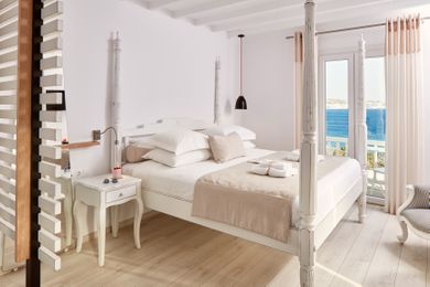 Honeymoon Outdoor Hot Tub Sea View Suite