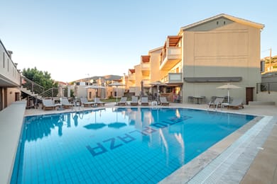 Porto Plaza Beach Resort Hotel - Image 3
