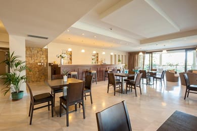 Porto Plaza Beach Resort Hotel - Image 5