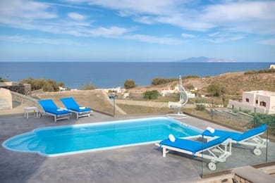 Queen of Santorini - Image 4