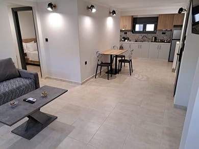 Two Space / 4ppl / Semi-basement